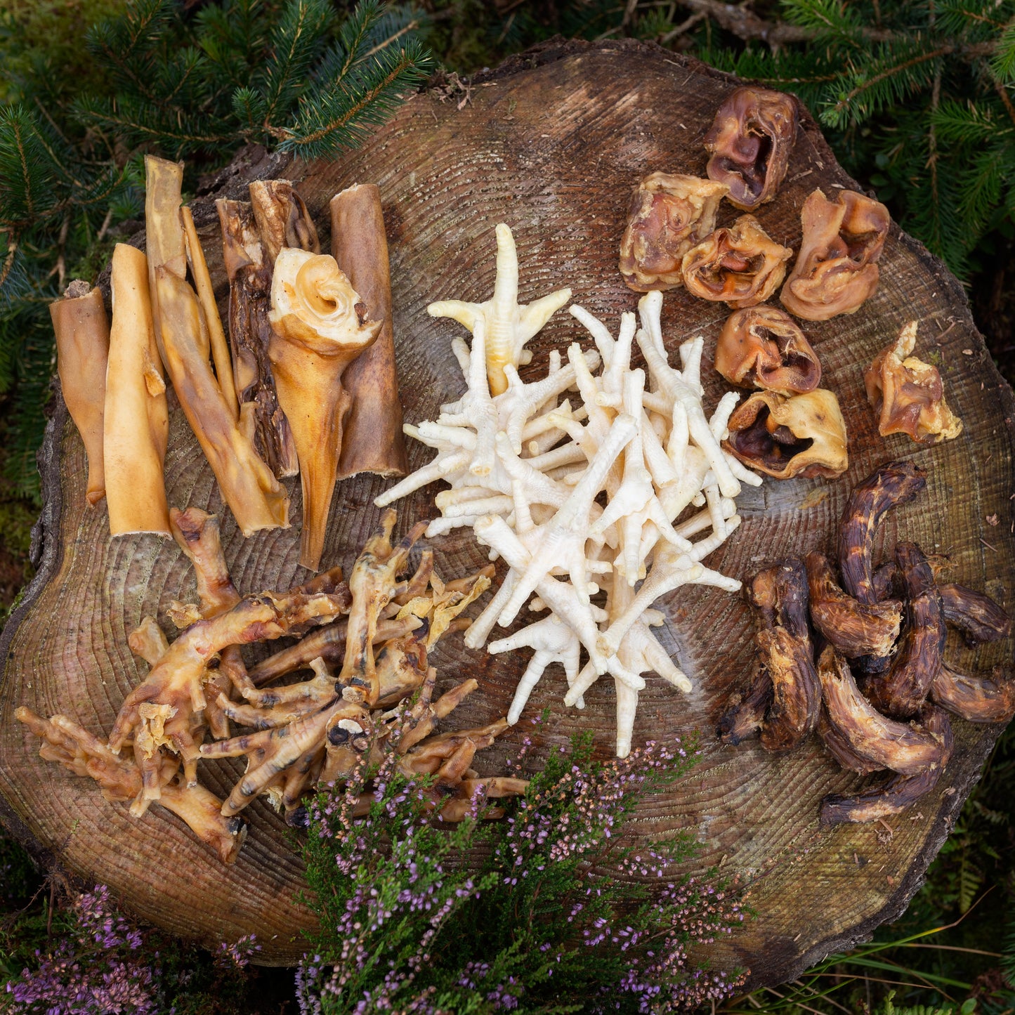 1kg Mixed bag dog treat bundle. (Roughly 50+items) pork crunch/chicken feet/ puffed chicken feet/ beef skin/duck necks