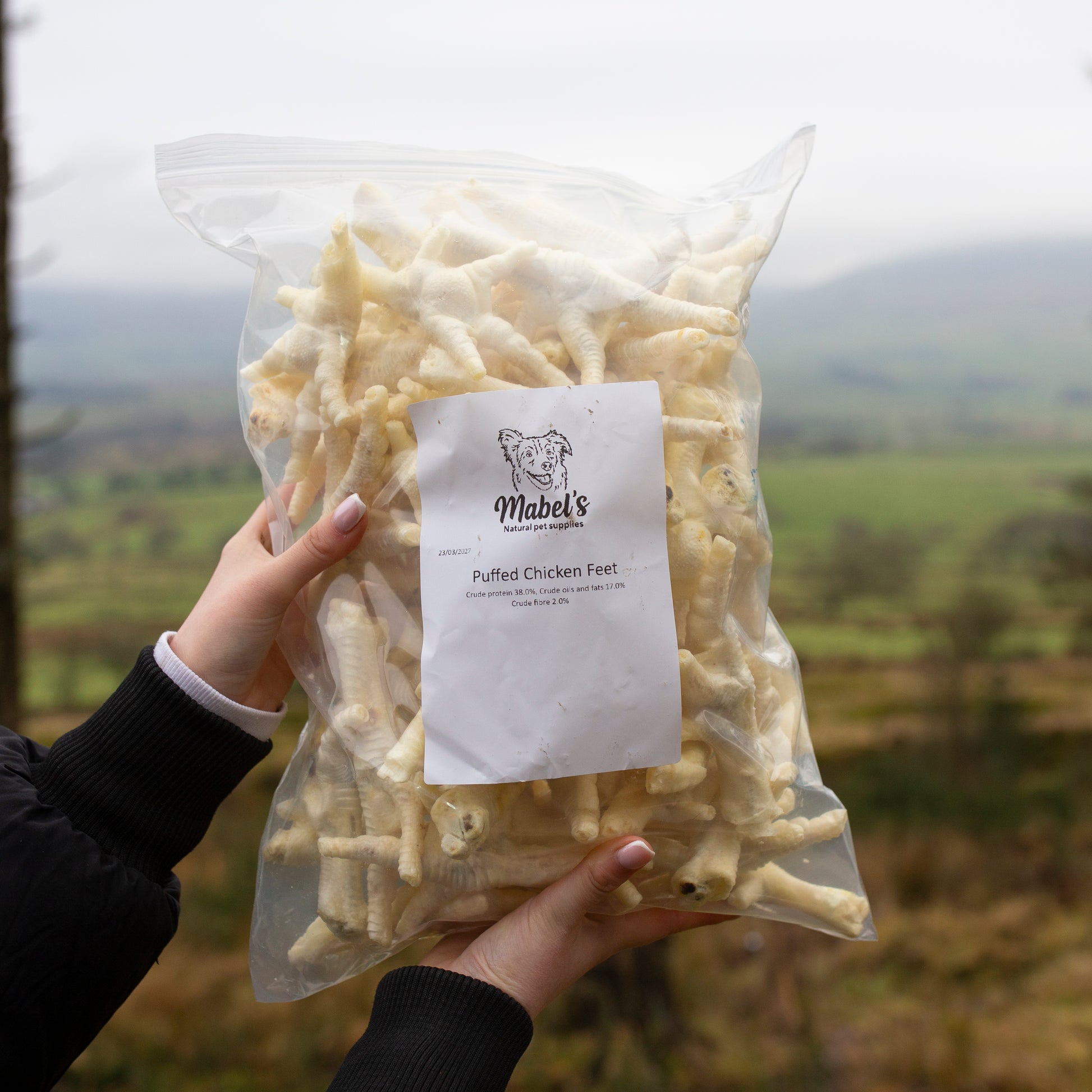 Mabel's Natural Pet Supplies puffed chicken feet dog treats in a 500g or 1kg bag, showing crunchy, natural dog treats for healthy chews.