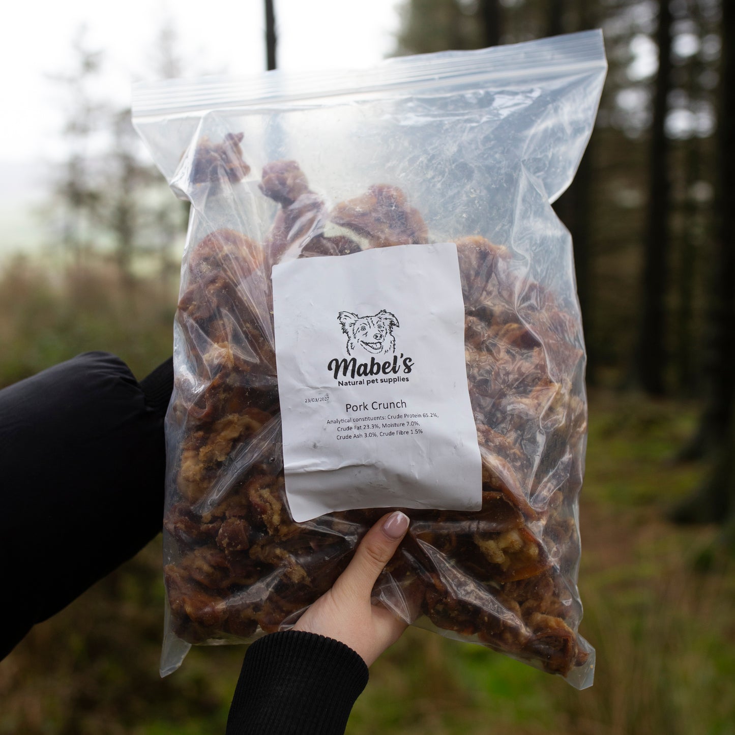 Mabel's Natural Pet Supplies pork crunch dog treats in a 1kg bulk bag, showing crunchy pork treat pieces for dogs.